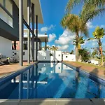 Protaras Ferienvilla Mit Privatem Pool- Whirlpool By Interhome Casa de Férias