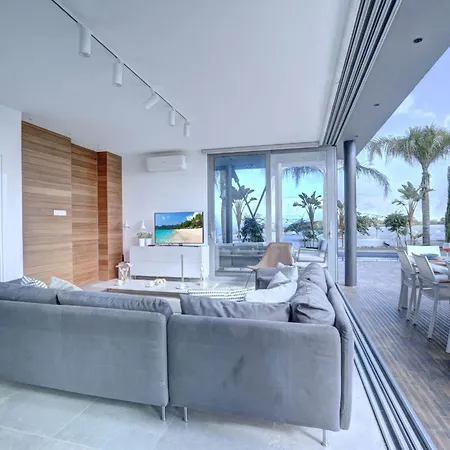 Protaras Ferienvilla Mit Privatem Pool- Whirlpool By Interhome 別荘