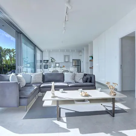 別荘 Protaras Ferienvilla Mit Privatem Pool- Whirlpool By Interhome パラリムニ