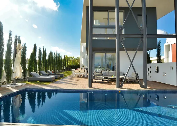 Protaras Ferienvilla Mit Privatem Pool- Whirlpool By Interhome Hébergement de vacances *
