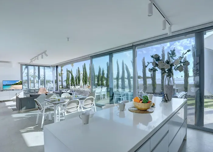 Protaras Ferienvilla Mit Privatem Pool- Whirlpool By Interhome Hébergement de vacances *