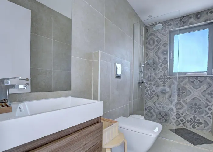 Protaras Ferienvilla Mit Privatem Pool- Whirlpool By Interhome Paralímni